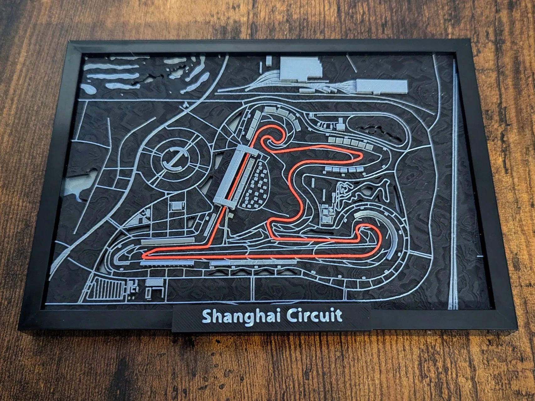 Shanghai Circuit 3D Pist Haritası | Chinese Grand Prix Duvar Dekoru | Değiştirilebilir Formula 1 Panosu (19x14 cm) - Otoban Faresi Araba & Motosiklet Aksesuarları - otobanfaresi - 3d formula1 - formula1