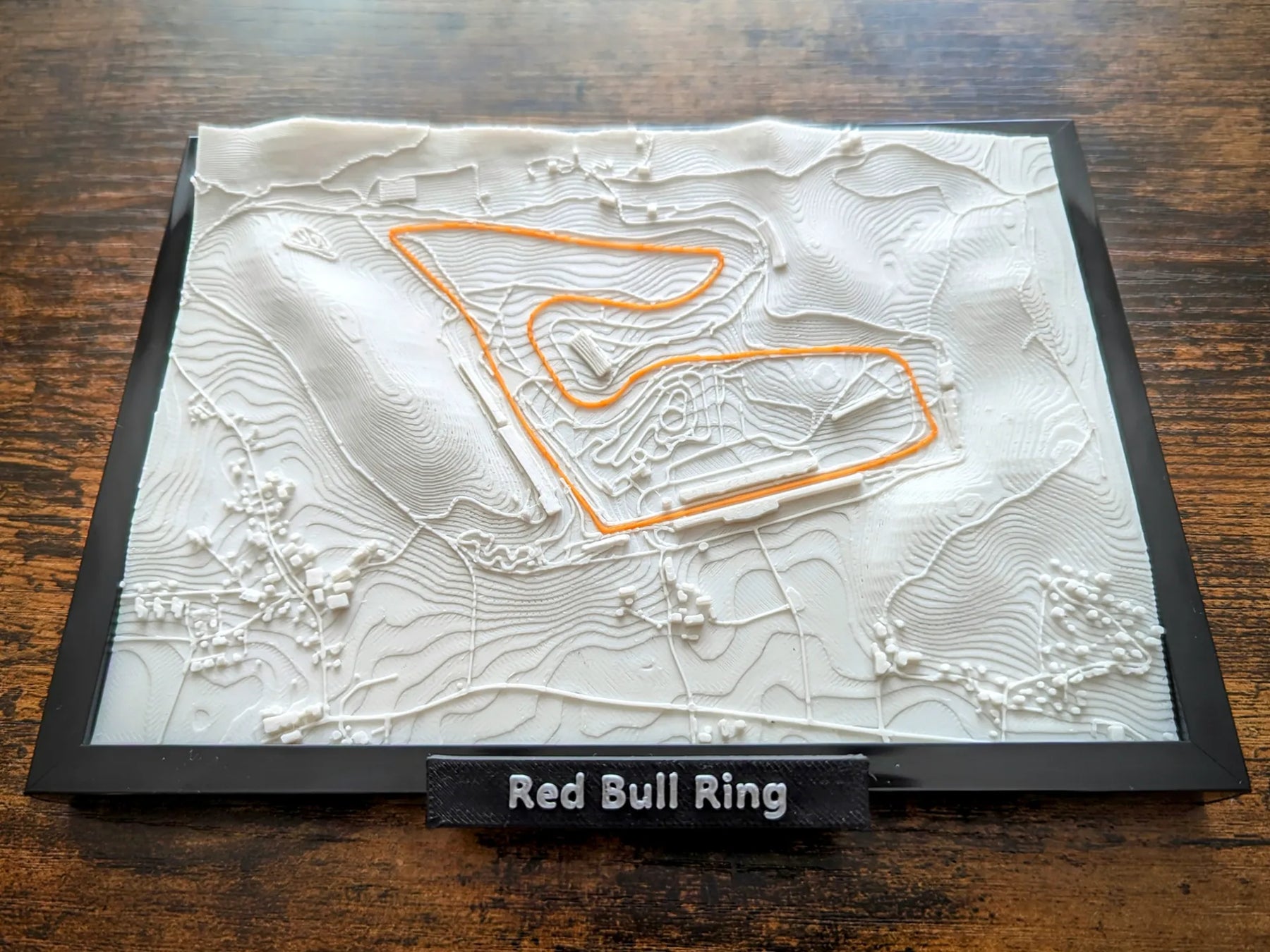 Red Bull Ring 3D Pist Haritası | Austrian Grand Prix Duvar Dekoru | Değiştirilebilir Formula 1 Panosu (19x14 cm) - Otoban Faresi Araba & Motosiklet Aksesuarları - otobanfaresi - 3d formula1 - formula1