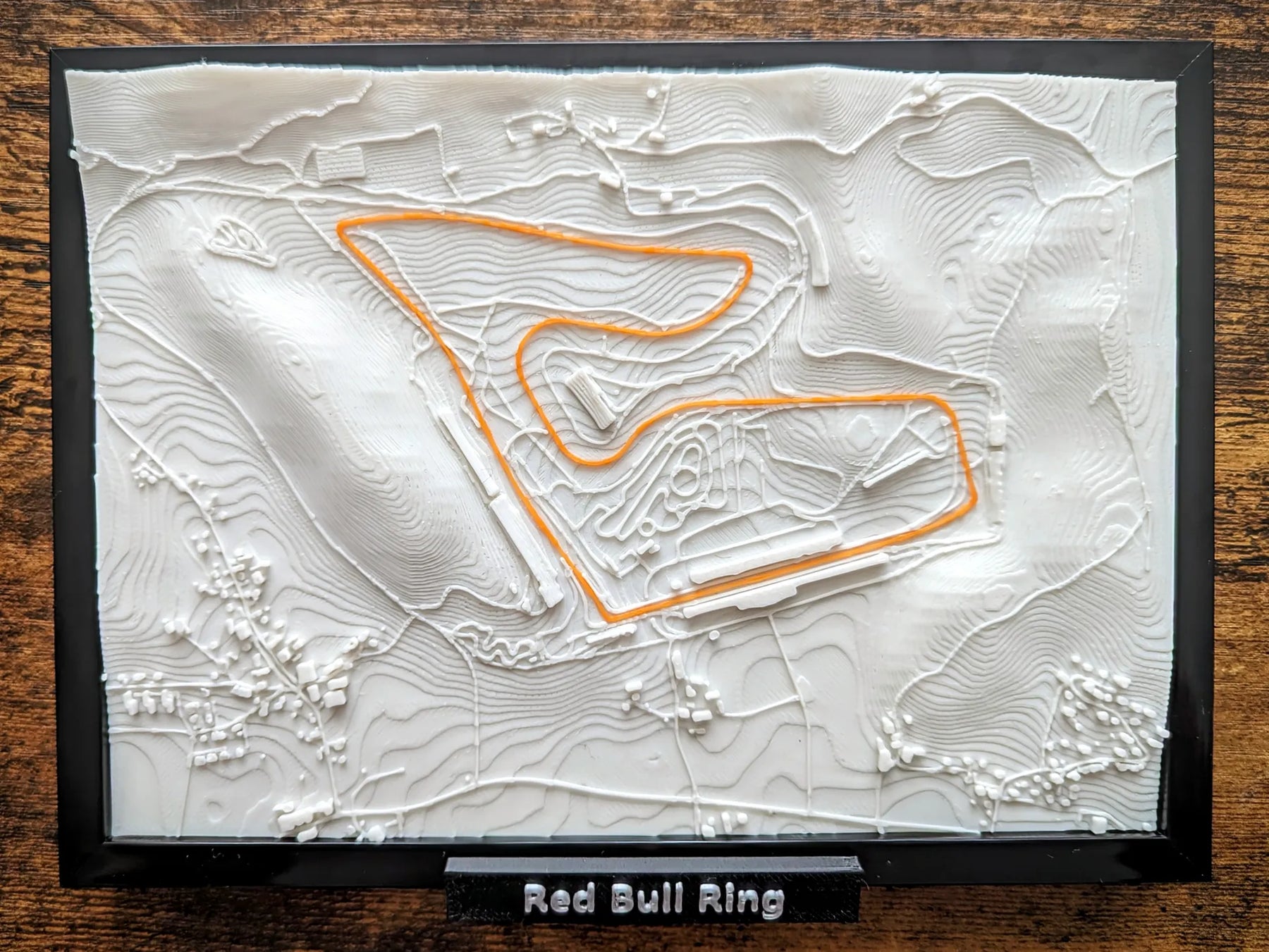 Red Bull Ring 3D Pist Haritası | Austrian Grand Prix Duvar Dekoru | Değiştirilebilir Formula 1 Panosu (19x14 cm) - Otoban Faresi Araba & Motosiklet Aksesuarları - otobanfaresi - 3d formula1 - formula1