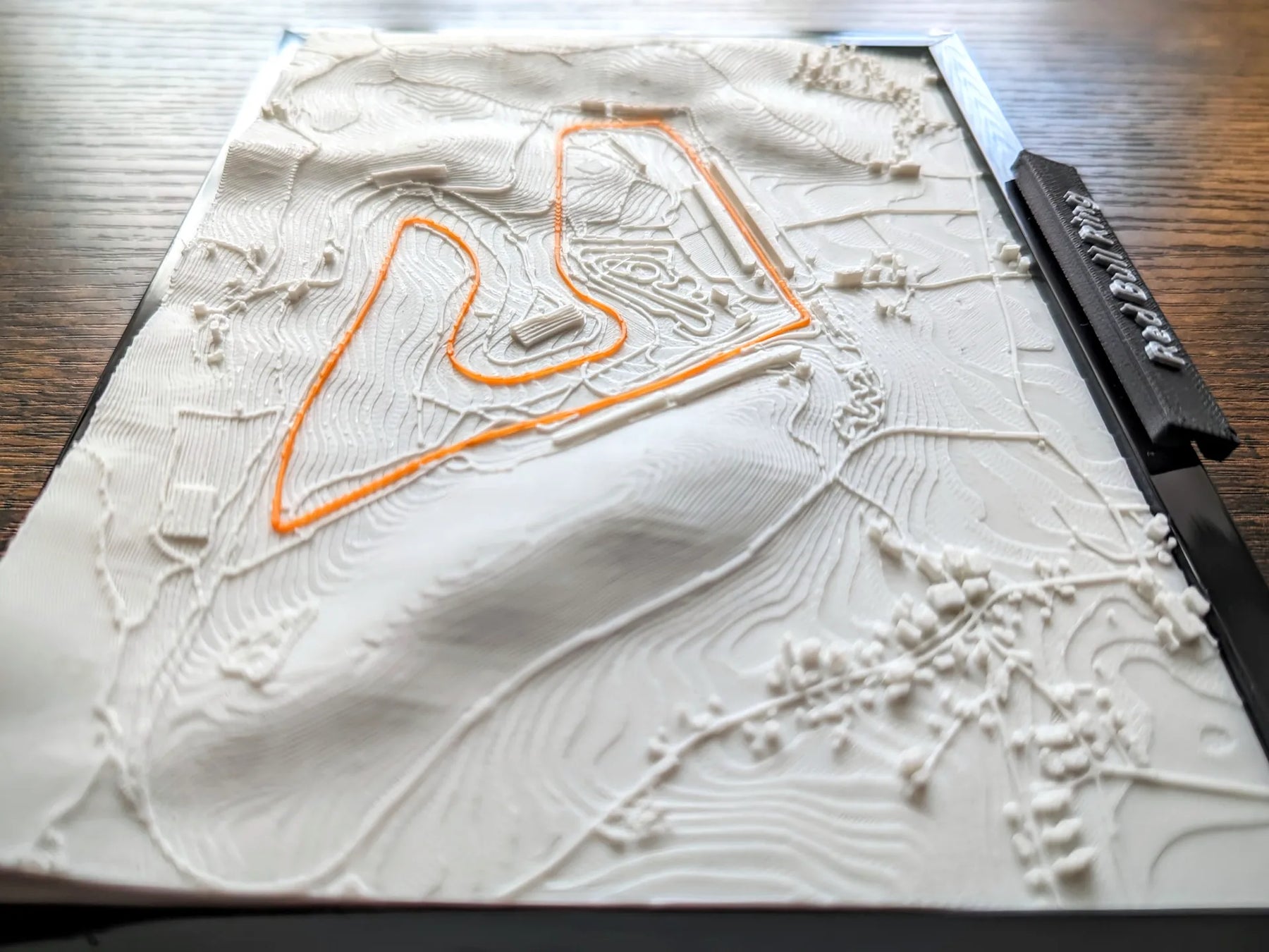 Red Bull Ring 3D Pist Haritası | Austrian Grand Prix Duvar Dekoru | Değiştirilebilir Formula 1 Panosu (19x14 cm) - Otoban Faresi Araba & Motosiklet Aksesuarları - otobanfaresi - 3d formula1 - formula1