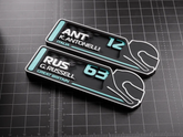 F1 Genç Yıldızlar Etiketi – ANT & RUS Tasarımlı 3D Koleksiyon Aksesuar Seti - Otoban Faresi Araba & Motosiklet Aksesuarları - otobanfaresi - 3d formula1 - formula1